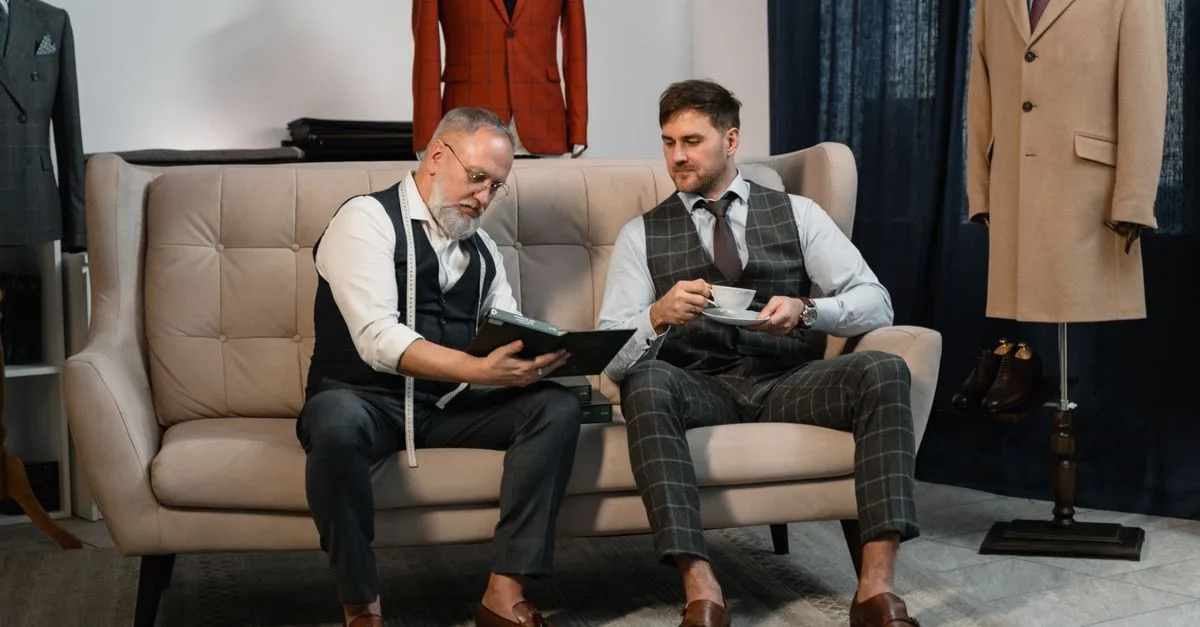 découvrez nos costumes sur mesure alliant élégance et confort pour un style unique adapté à vos mesures.