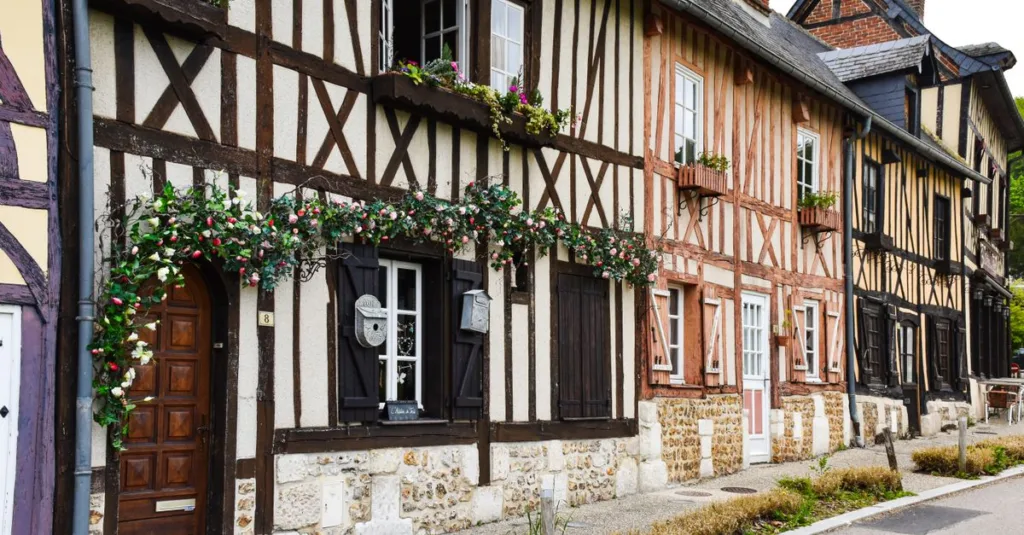 découvrez la cuisine normande, riche en saveurs authentiques, avec ses produits frais de la mer et ses spécialités traditionnelles comme le camembert, le cidre et les plats à base de pommes.