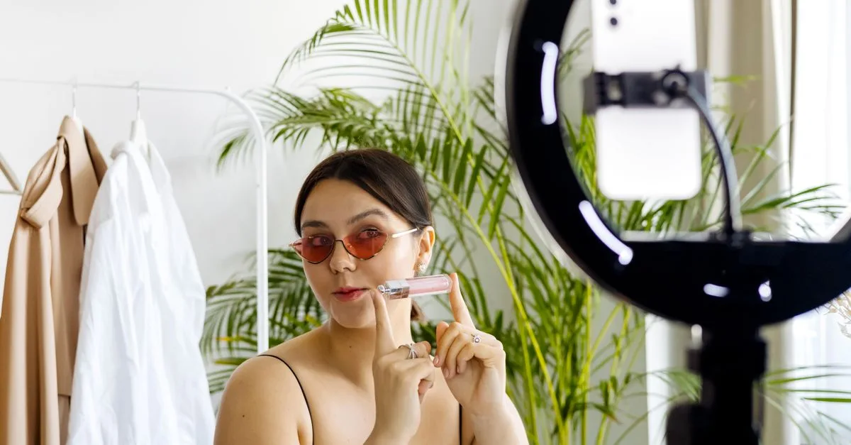 découvrez les meilleurs conseils mode et beauté pour révéler votre style unique et sublimer votre allure au quotidien.